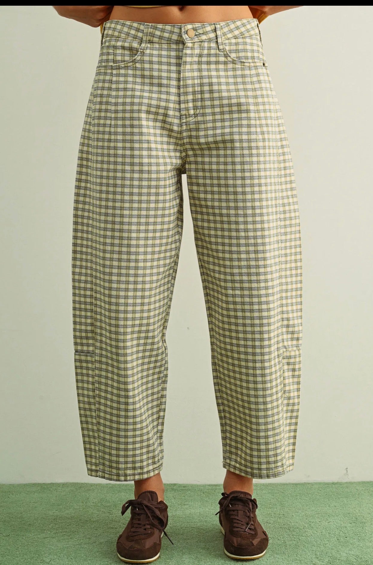 Miou muse checkered barrel jeans