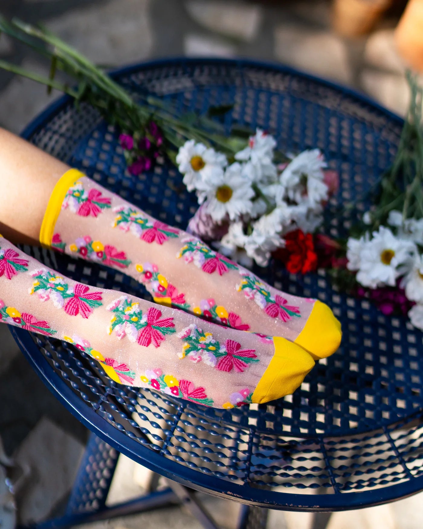 Bouquet all day shimmer sheer crew socks