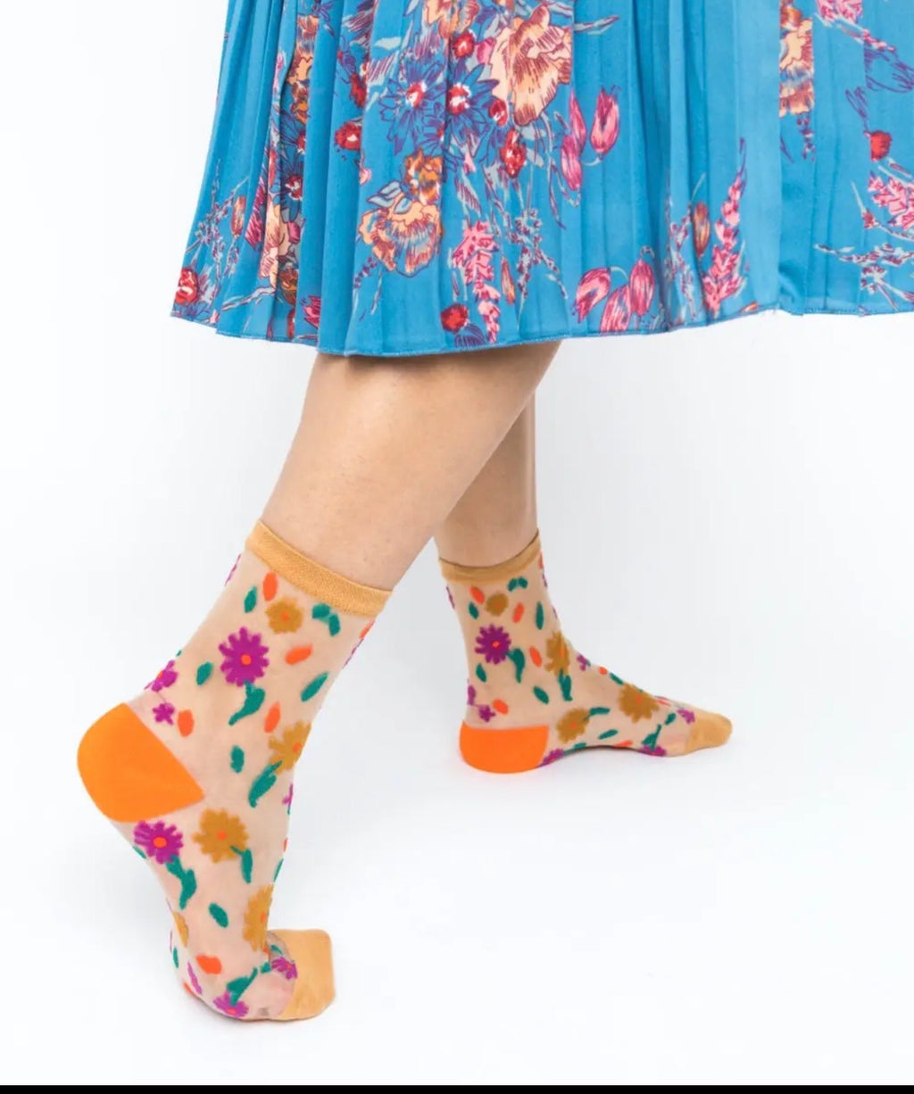 Ditsy floral sheer ankle socks