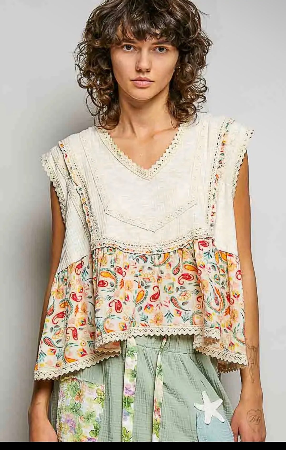 Ruth v neck ruffle ribbed top paisley