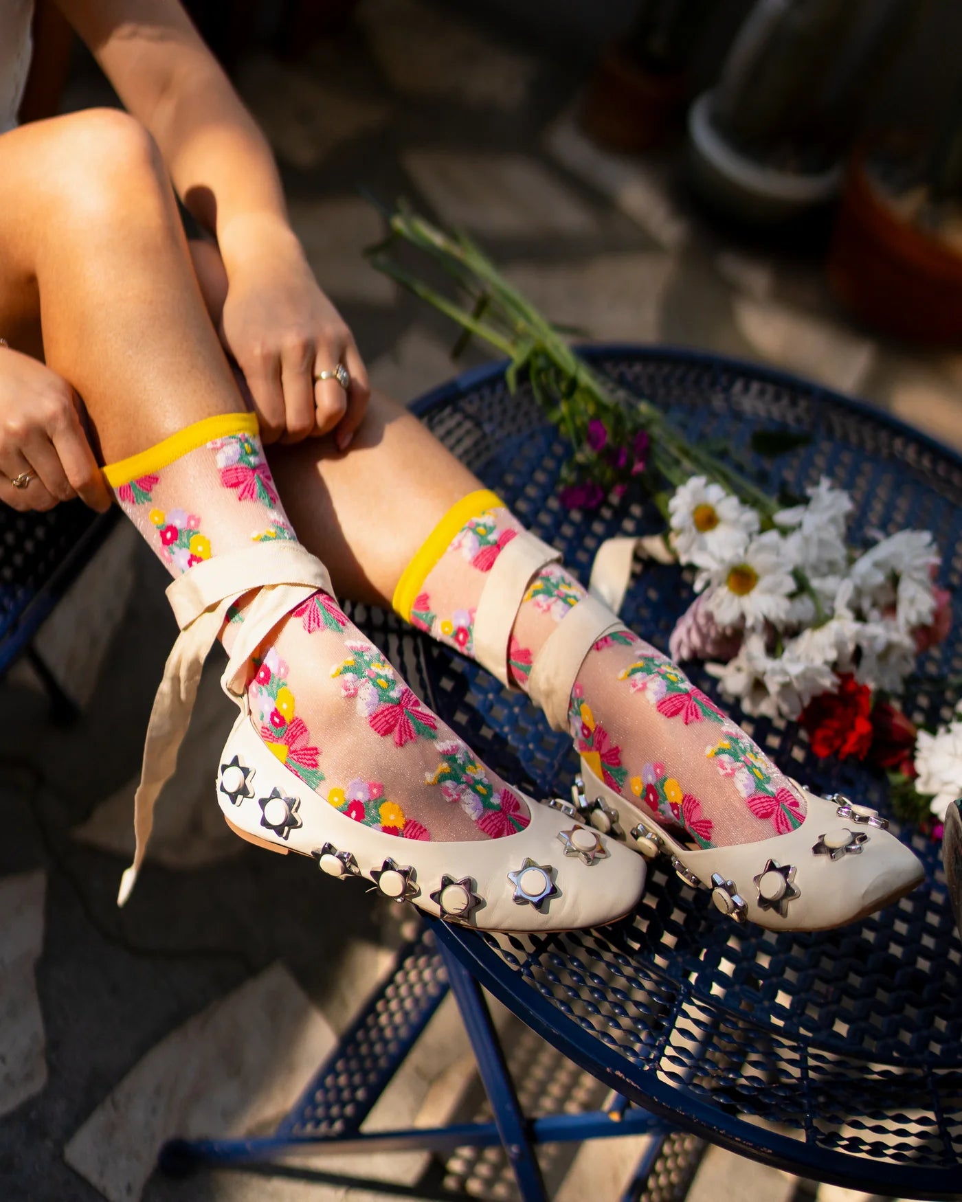 Bouquet all day shimmer sheer crew socks