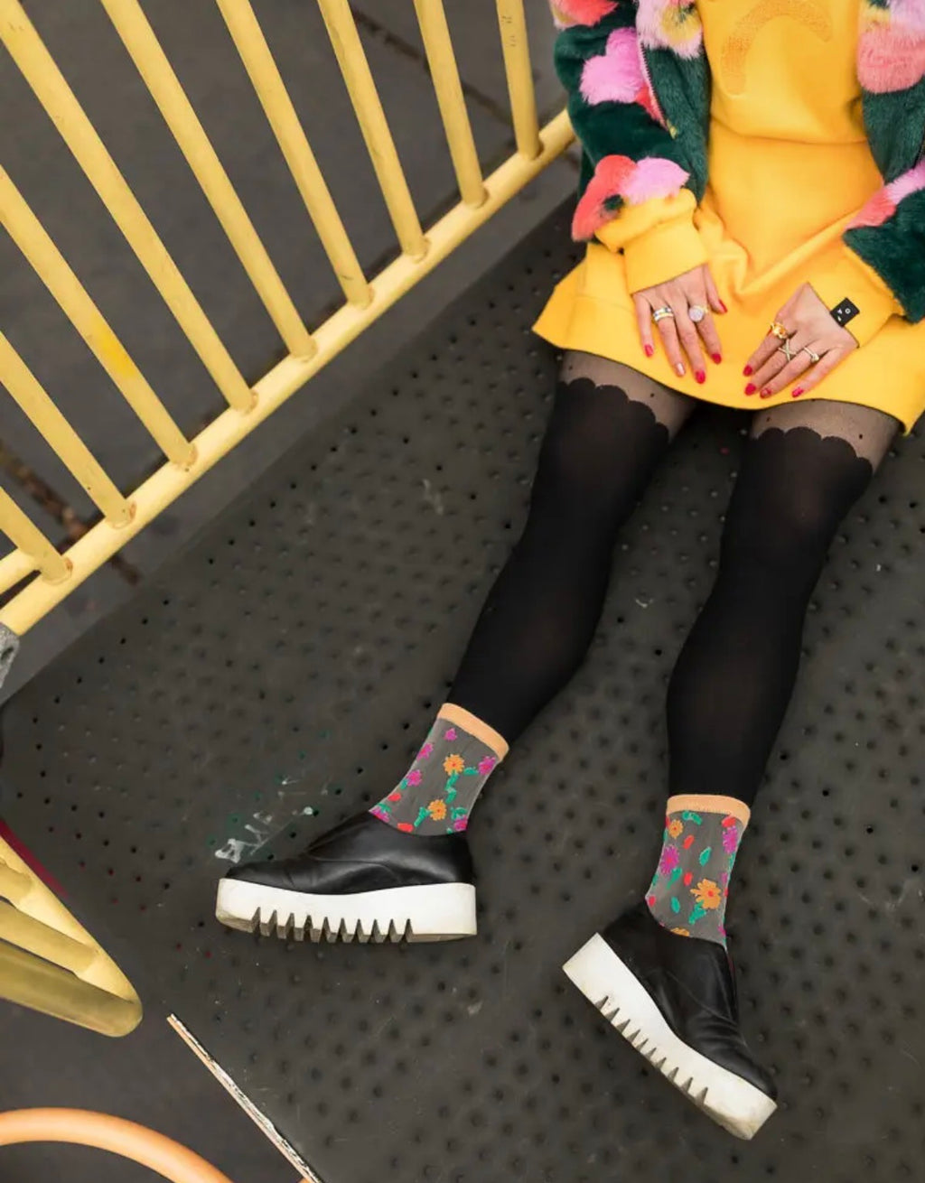 Ditsy floral sheer ankle socks