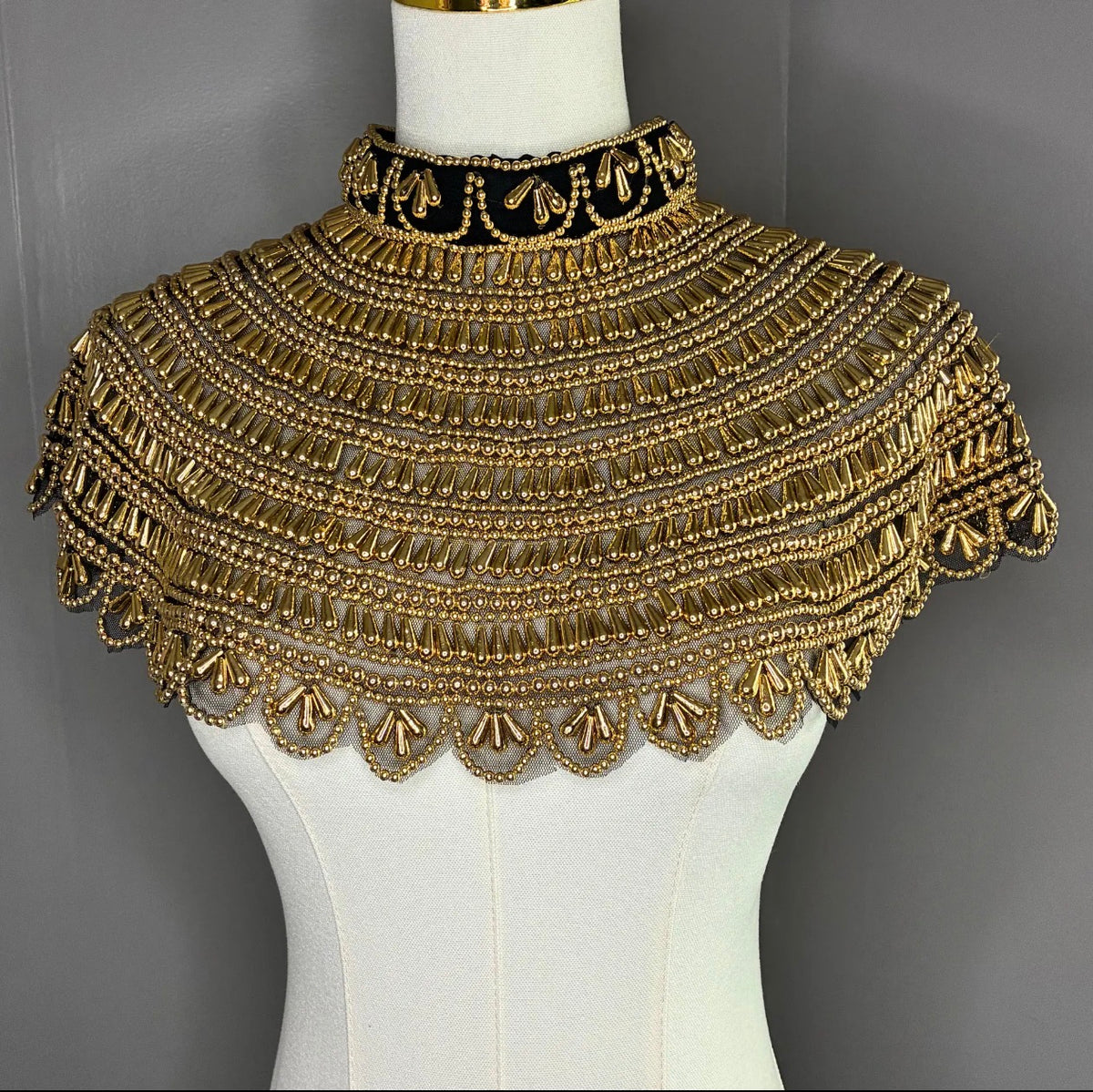 Sovereign gold beaded coller