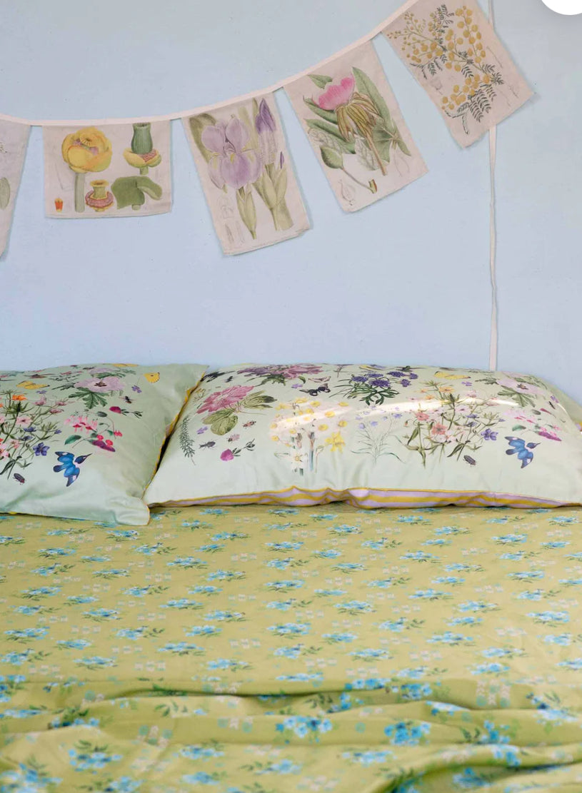 Lazybones busy garden pillowcase set