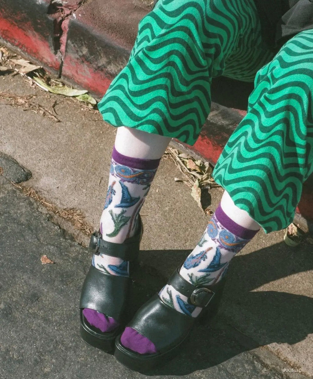 Wicked alphaba shimmer sheer crew socks