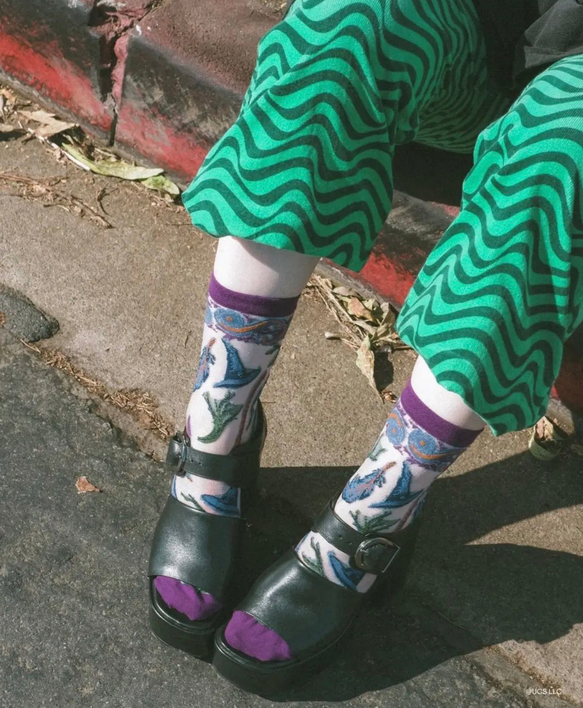 Wicked alphaba shimmer sheer crew socks