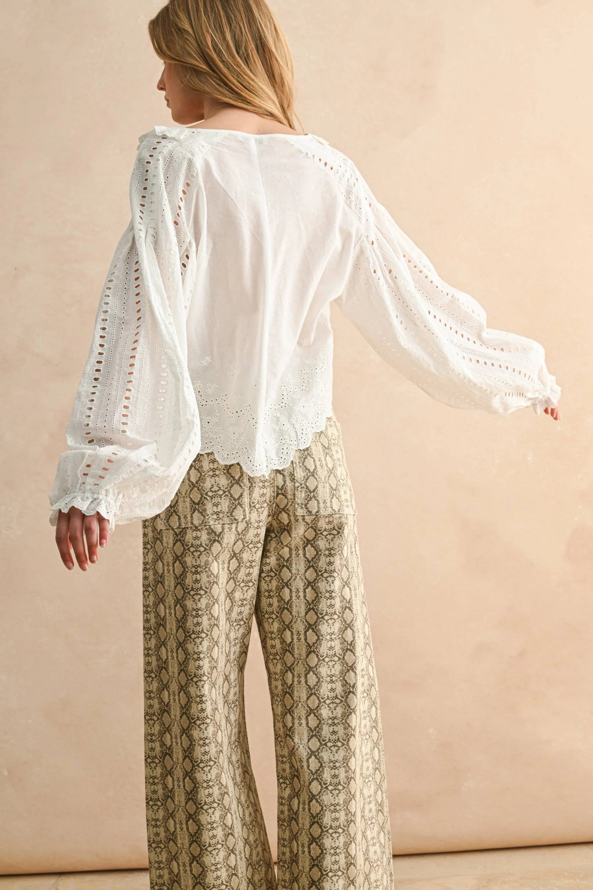 MIOU MUSE
EMBROIDERY DETAIL LONG SLEEVE BLOUSE