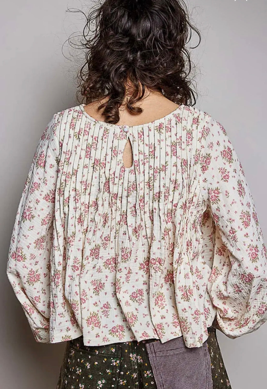 Cassie pintuck floral balloon top