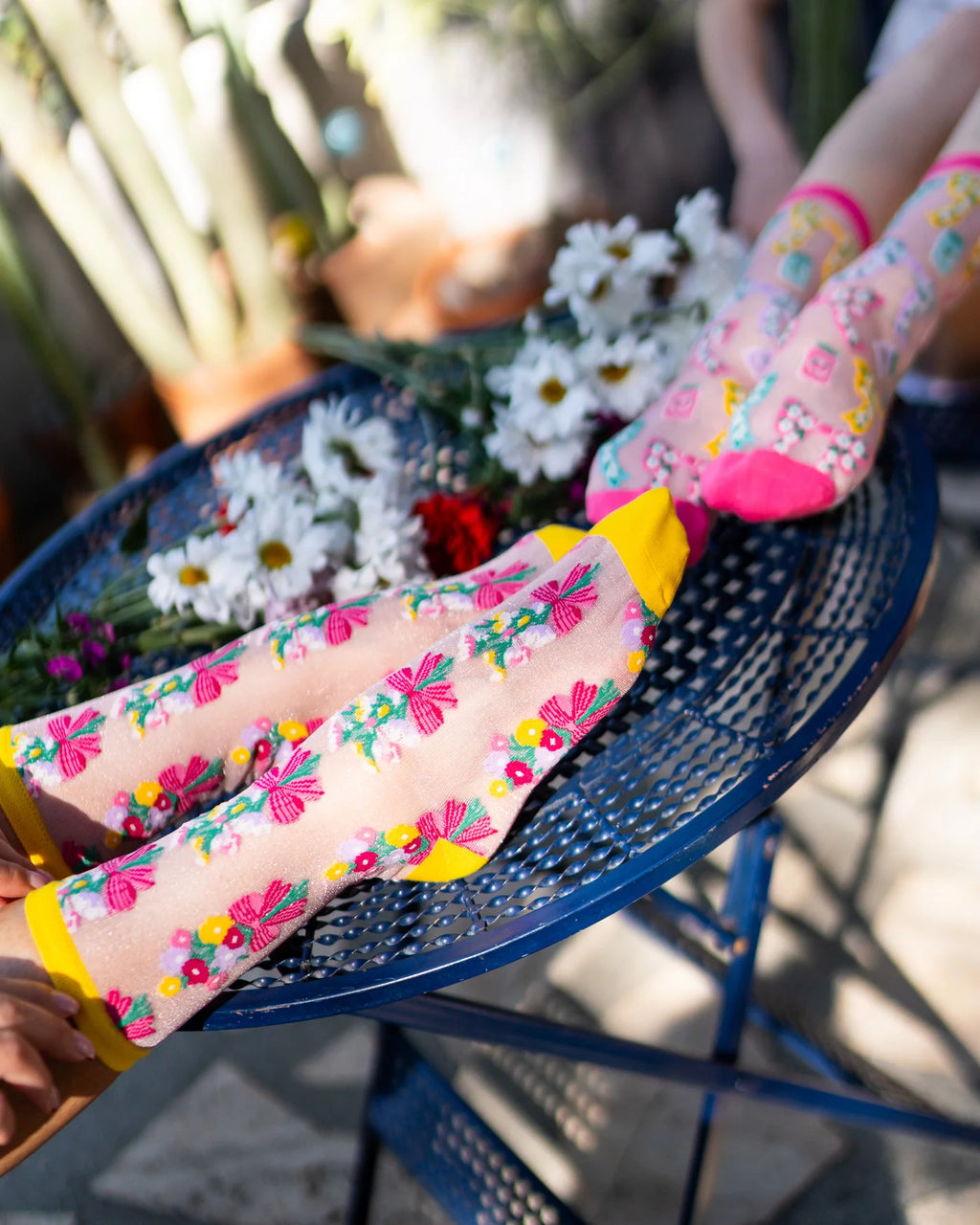 Bouquet all day shimmer sheer crew socks
