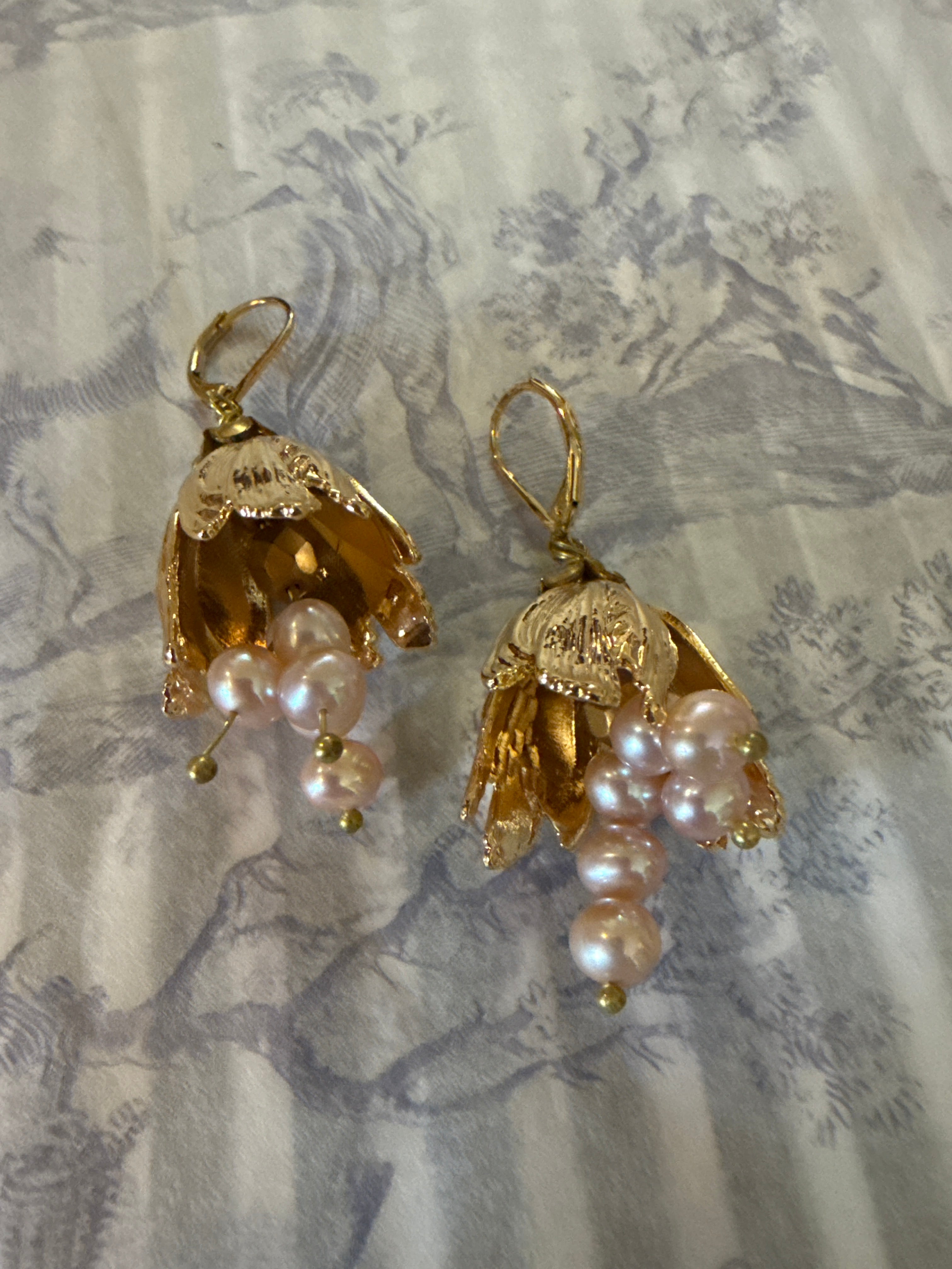Ghost and Lola Pearl Flower earrings