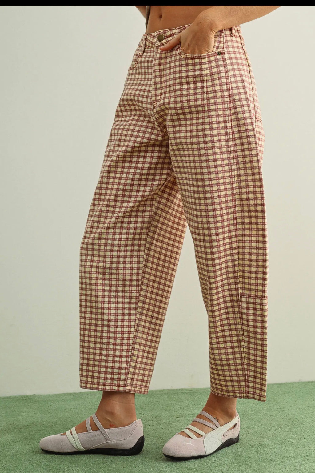 Miou muse checkered barrel jeans