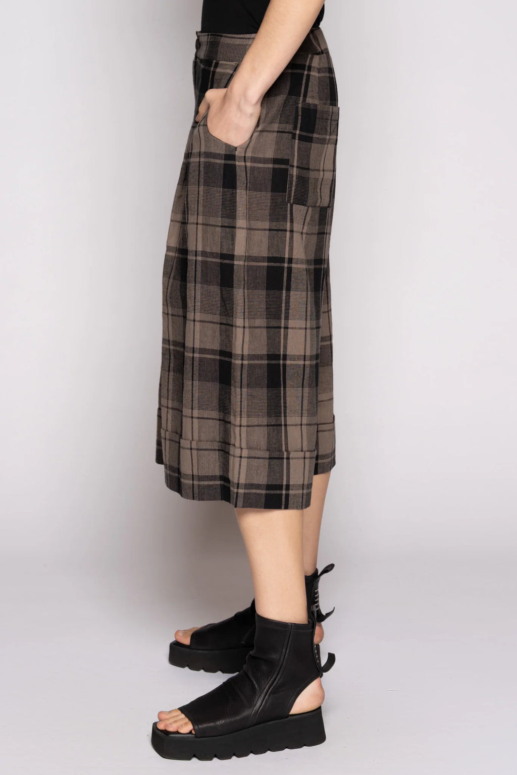 Dogstar Arya short truffle