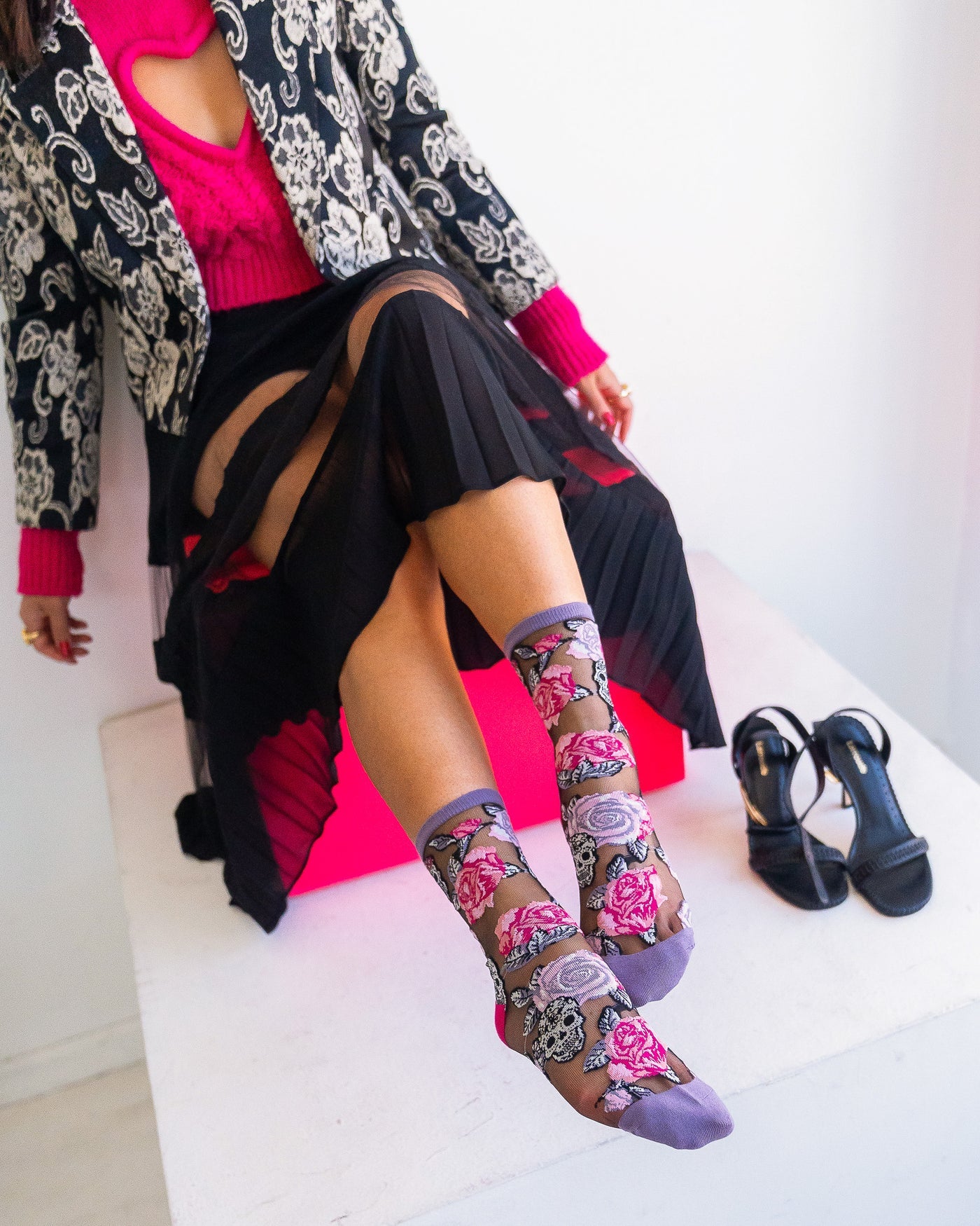 Skulls and roses black sheer crew socks