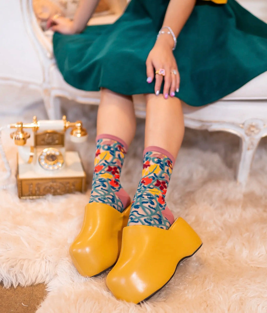 Tapestry vines sheer crew socks