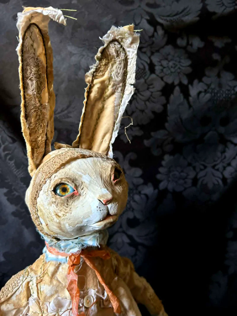 Hip hip decay DILUSKA Rabbit Sculpture
