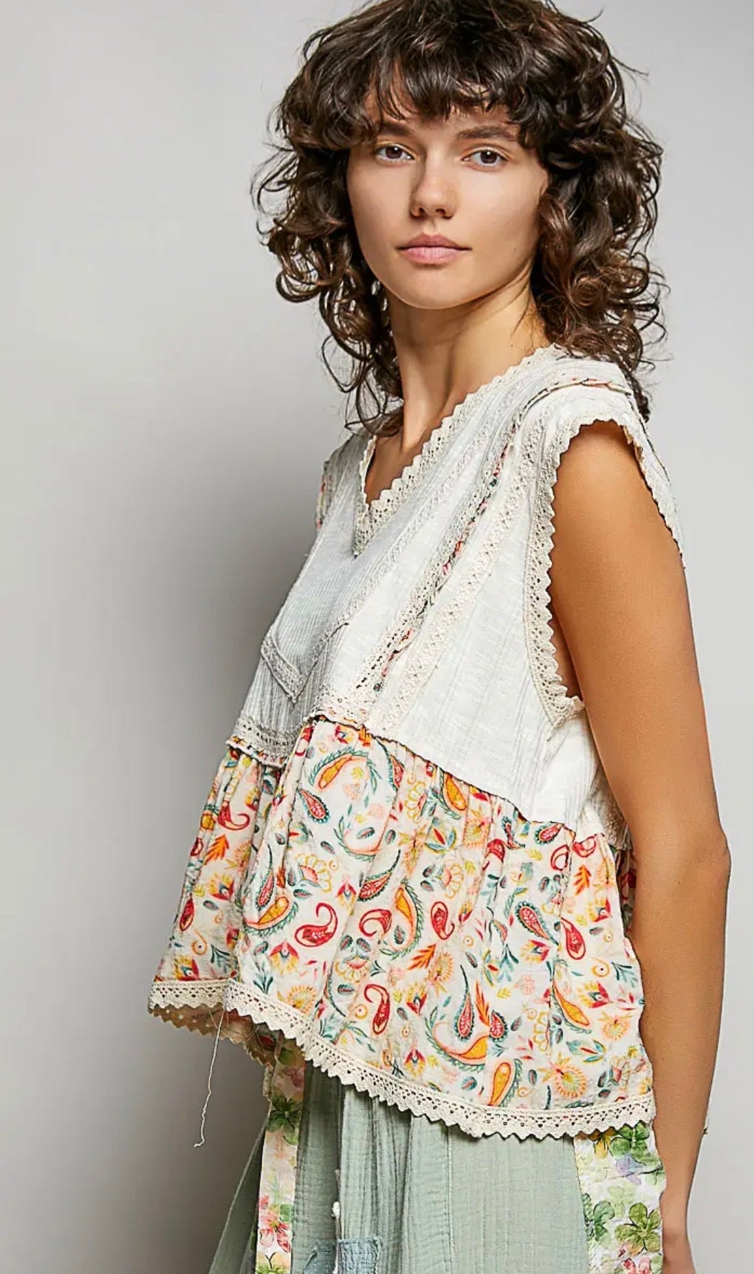 Ruth v neck ruffle ribbed top paisley