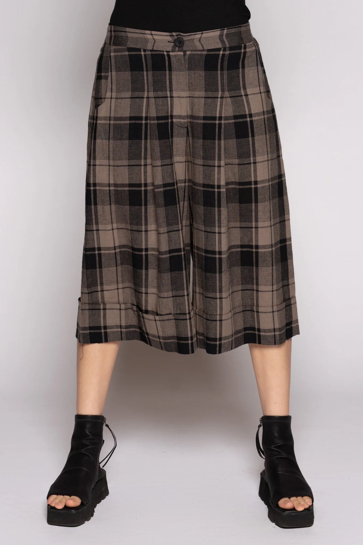 Dogstar Arya short truffle