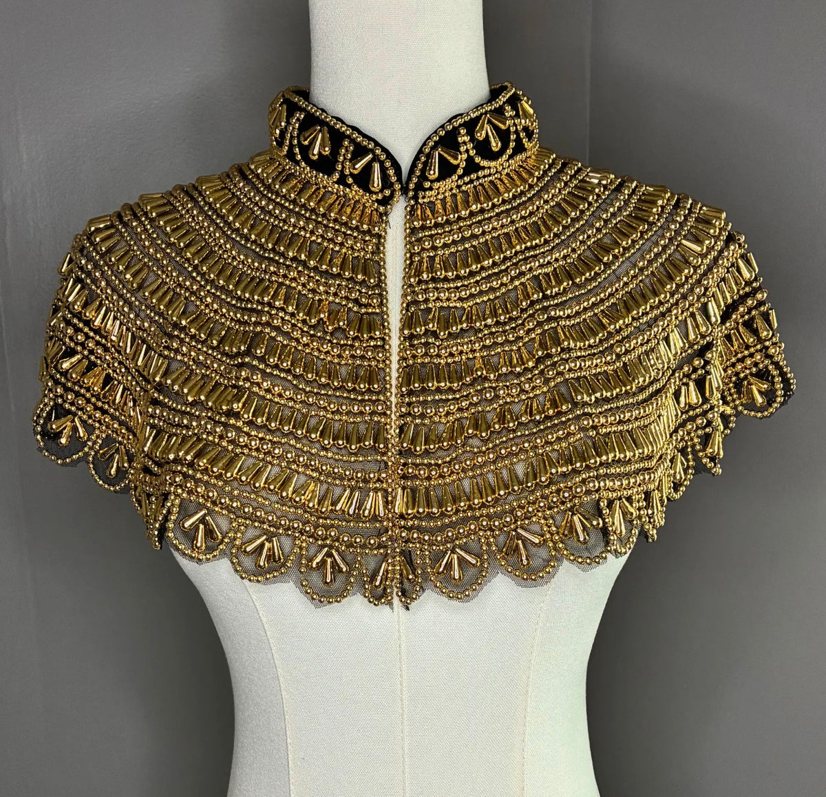Sovereign gold beaded coller