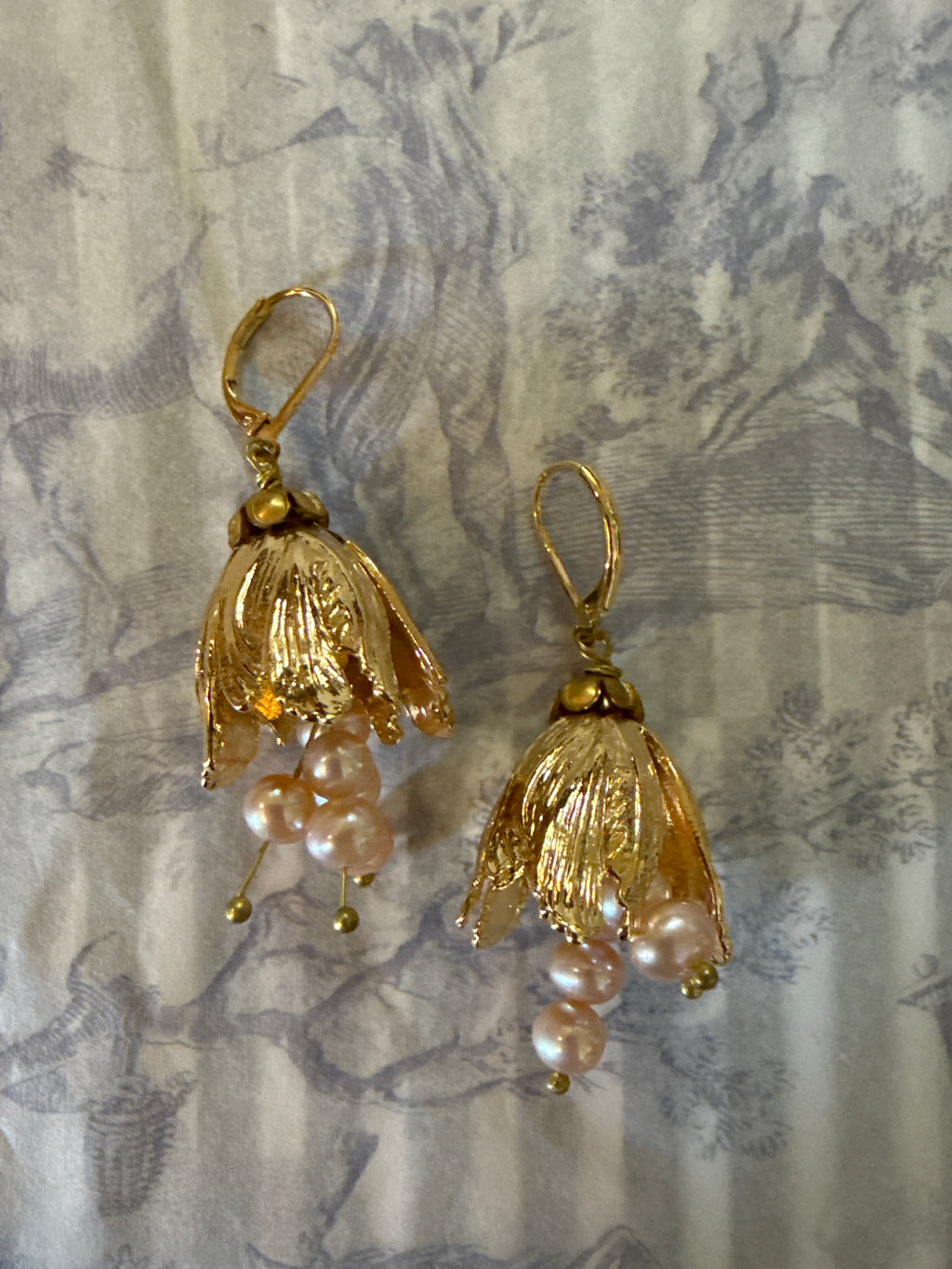 Ghost and Lola Pearl Flower earrings