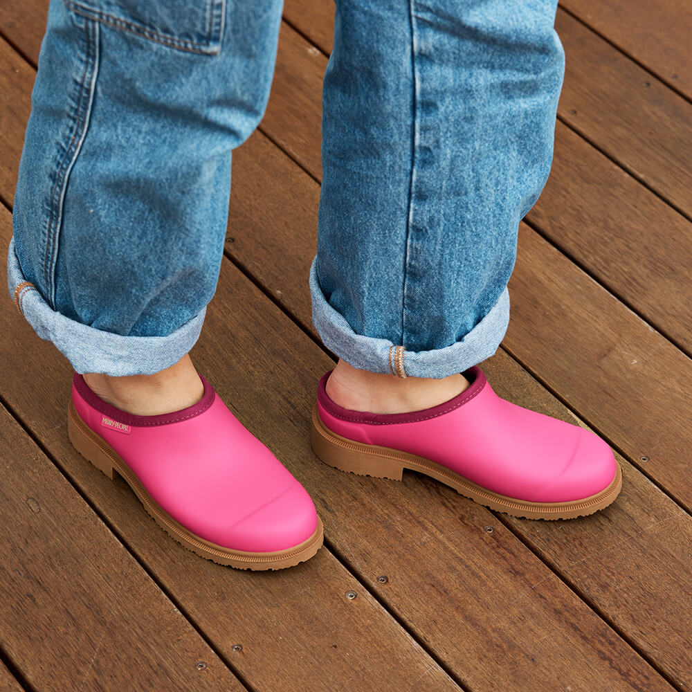 Merry people Billie clog fuchsia