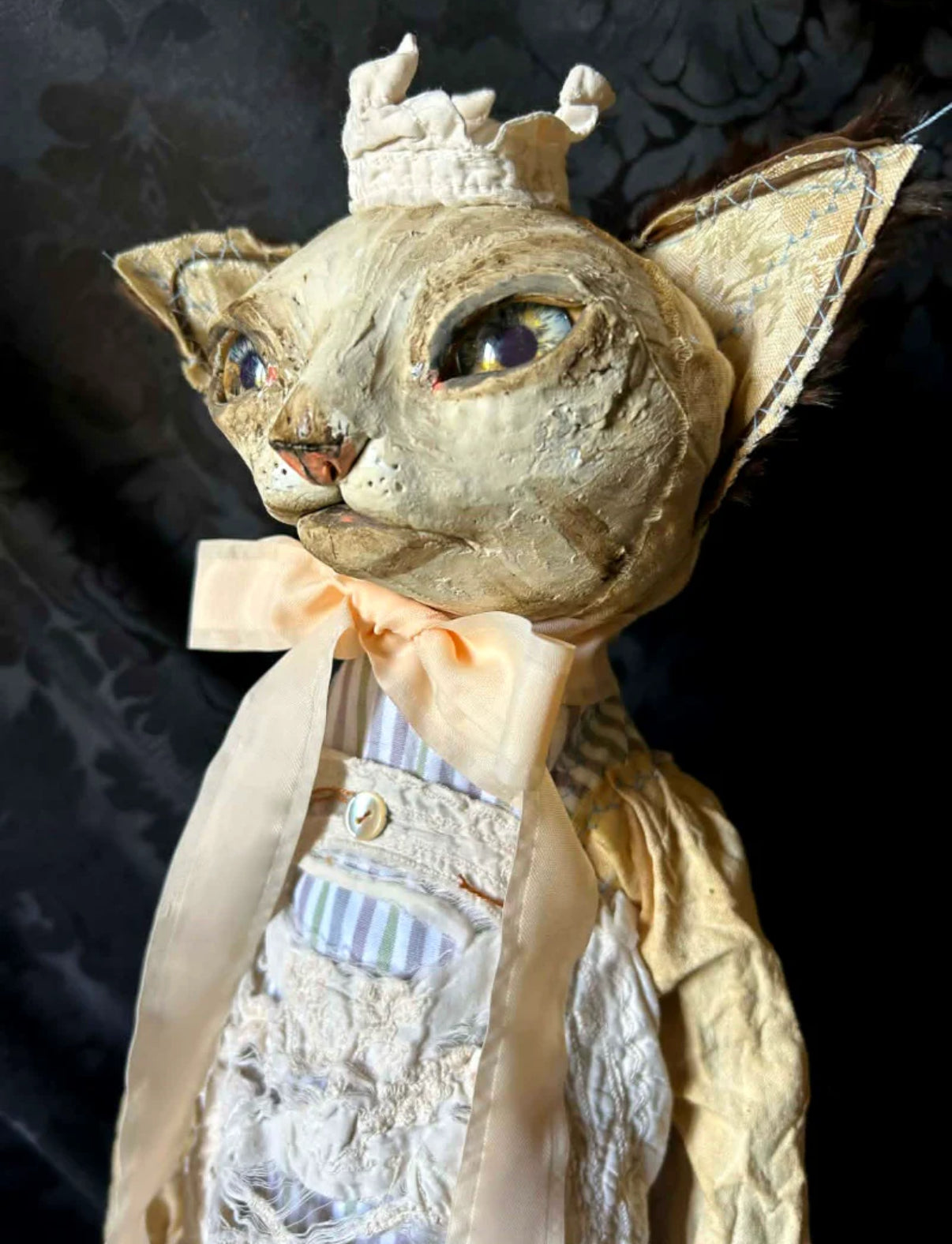 Hip hip decay 
VERLEV Cat Sculpture