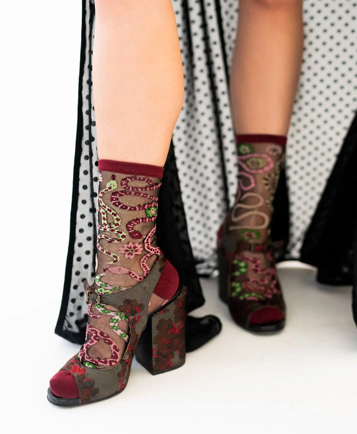 Serpentine floral black crew socks