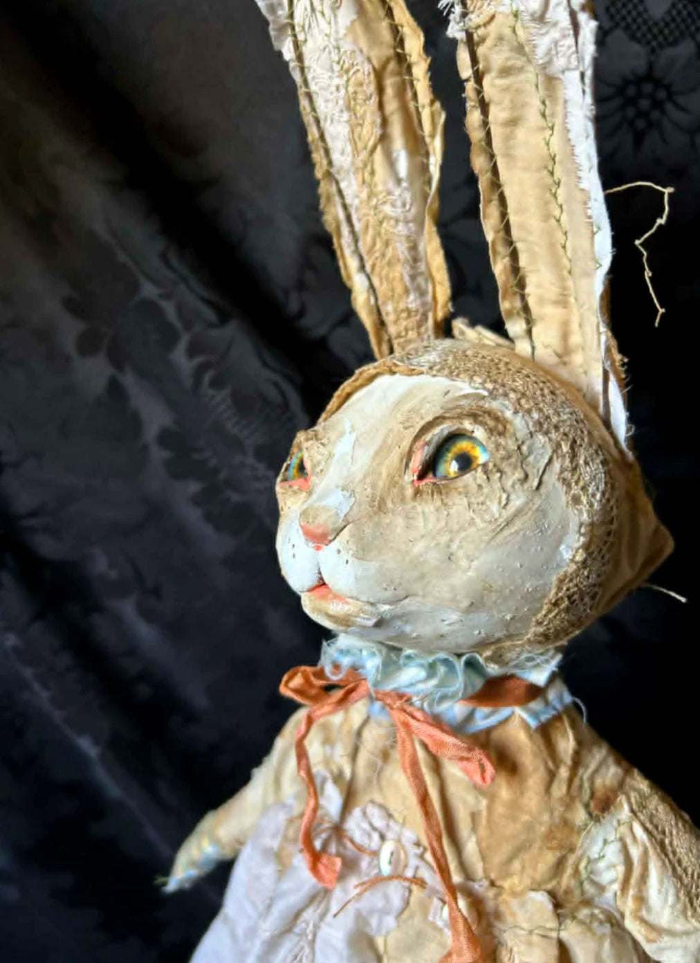 Hip hip decay DILUSKA Rabbit Sculpture