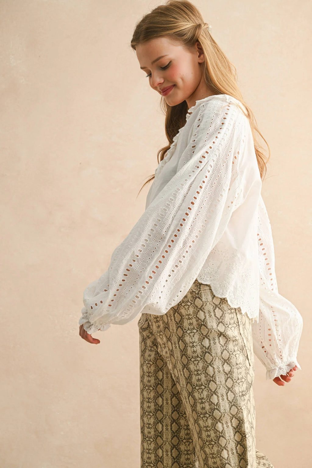 MIOU MUSE
EMBROIDERY DETAIL LONG SLEEVE BLOUSE