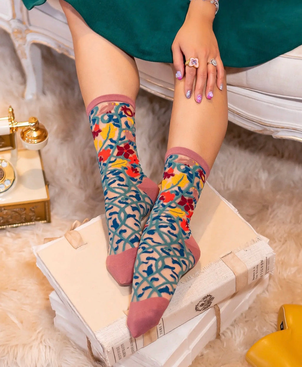Tapestry vines sheer crew socks