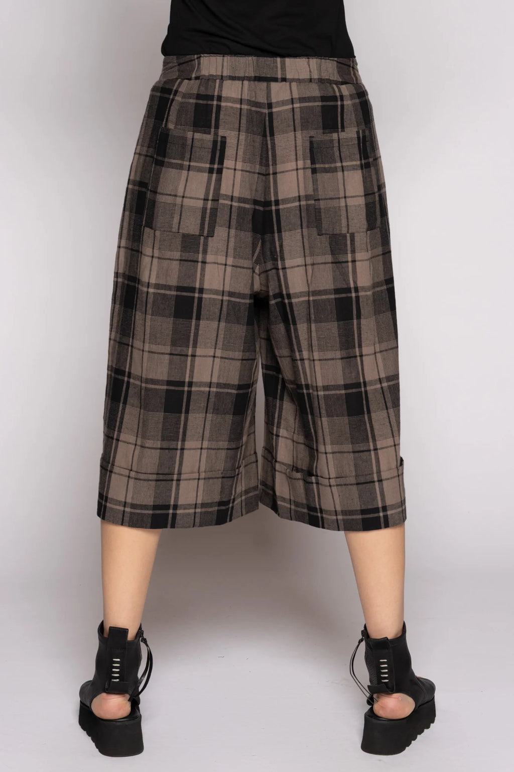 Dogstar Arya short truffle