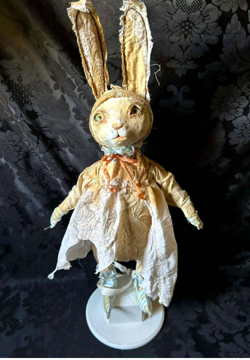 Hip hip decay DILUSKA Rabbit Sculpture