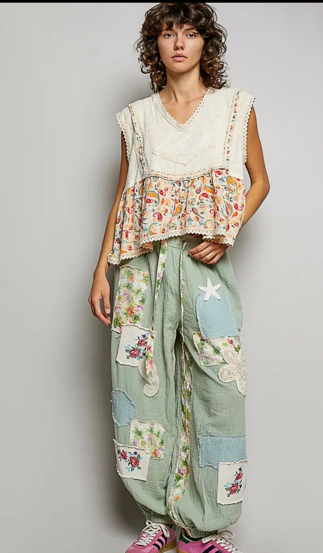 Ruth v neck ruffle ribbed top paisley