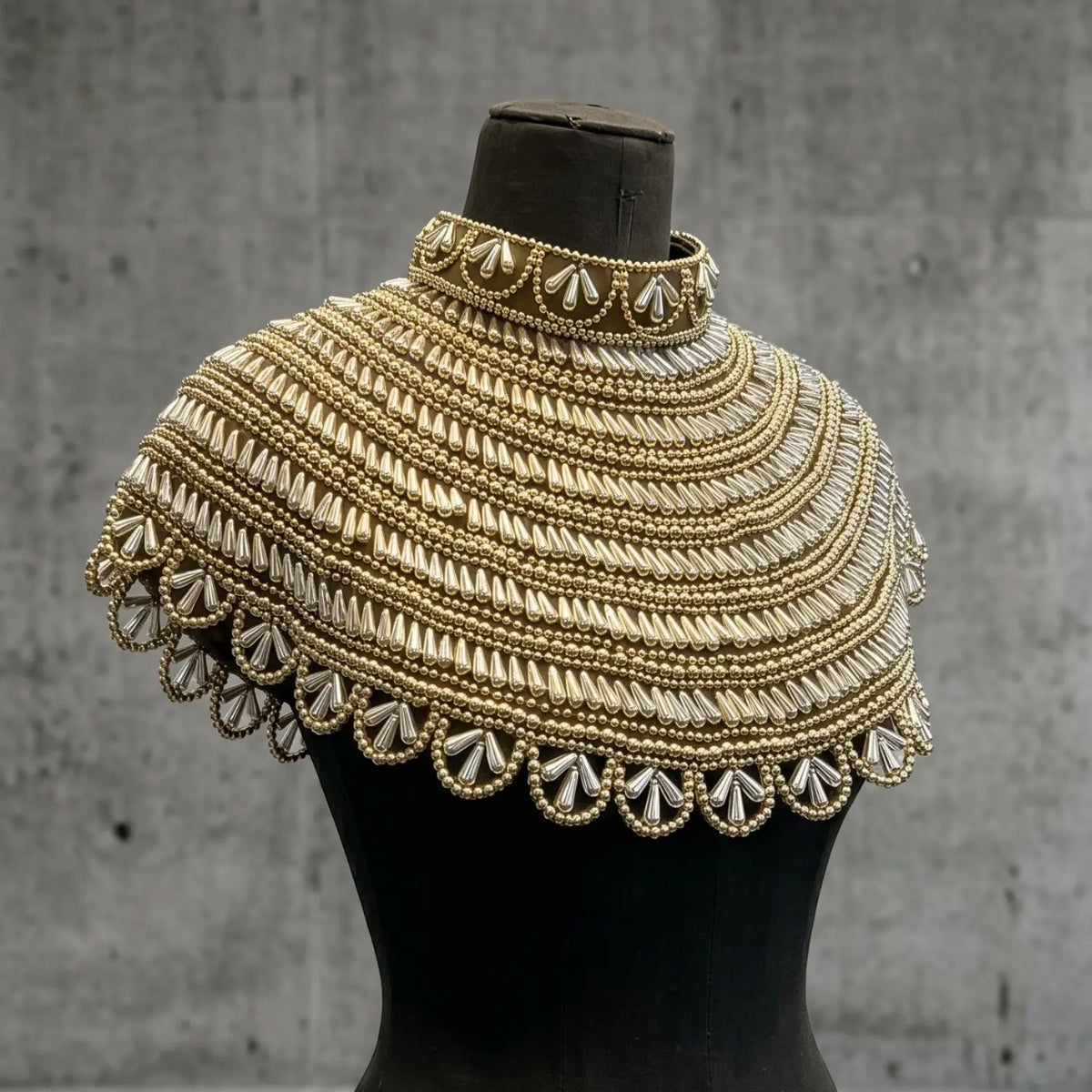 Sovereign gold beaded coller