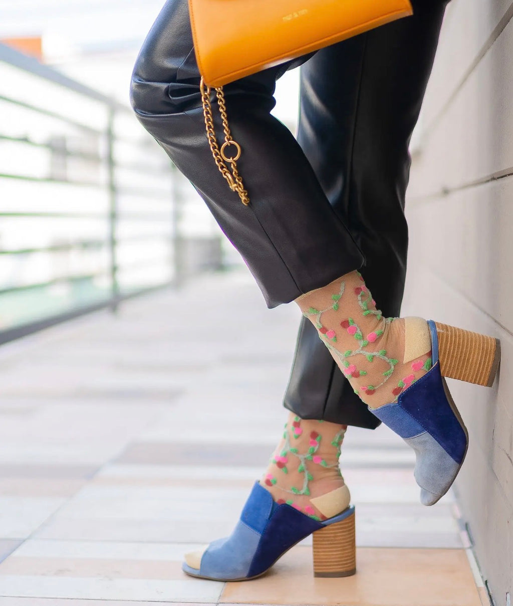 Sheer rosettes pink /green socks