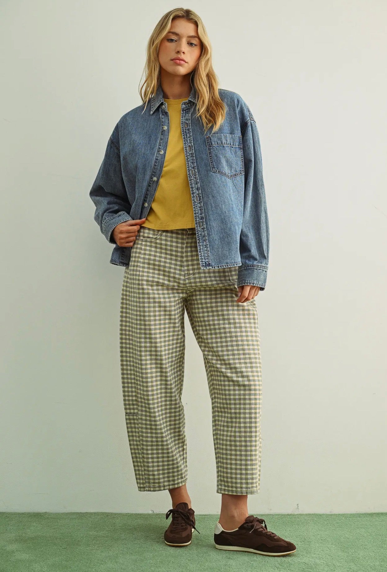 Miou muse checkered barrel jeans