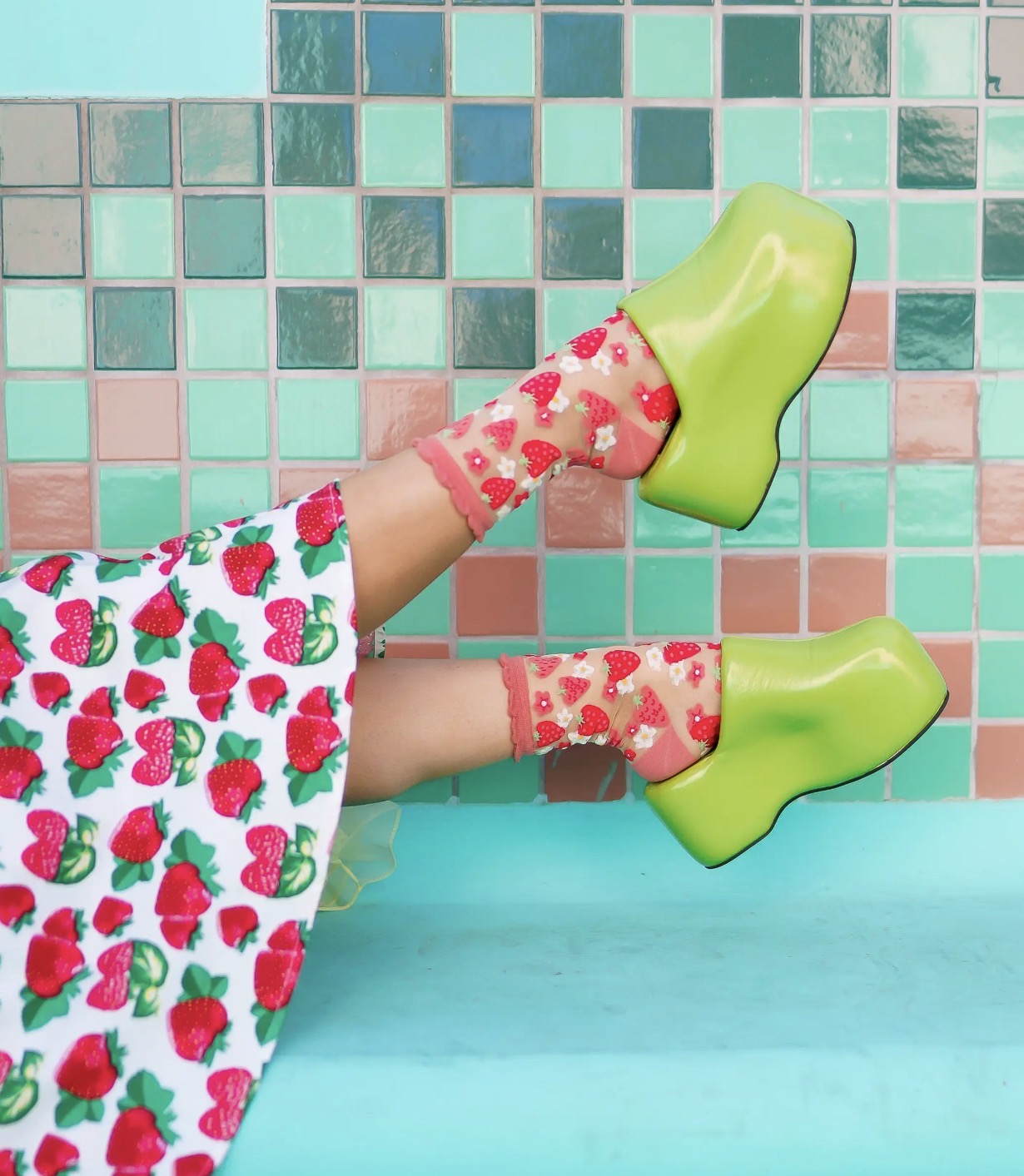 Strawberries daisy ruffle sheer crew socks