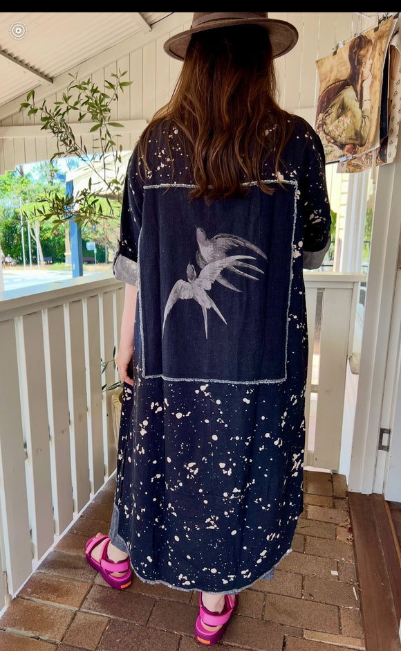 Leparispetit duster with swallow patch in blue