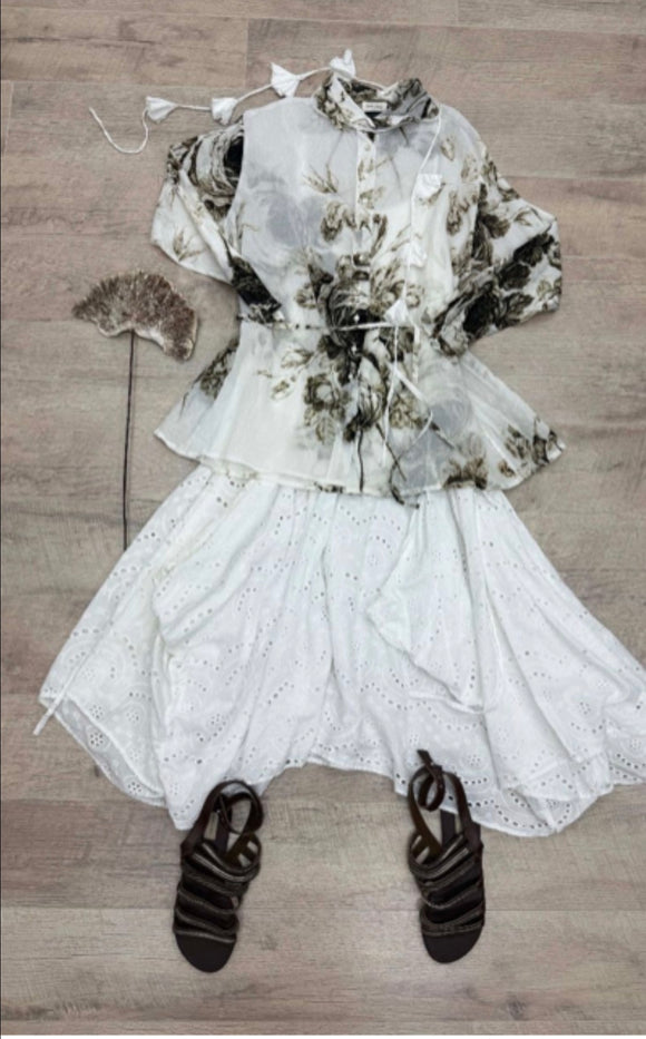 Krista Larson werkender shirt in old white roses cotton organdy