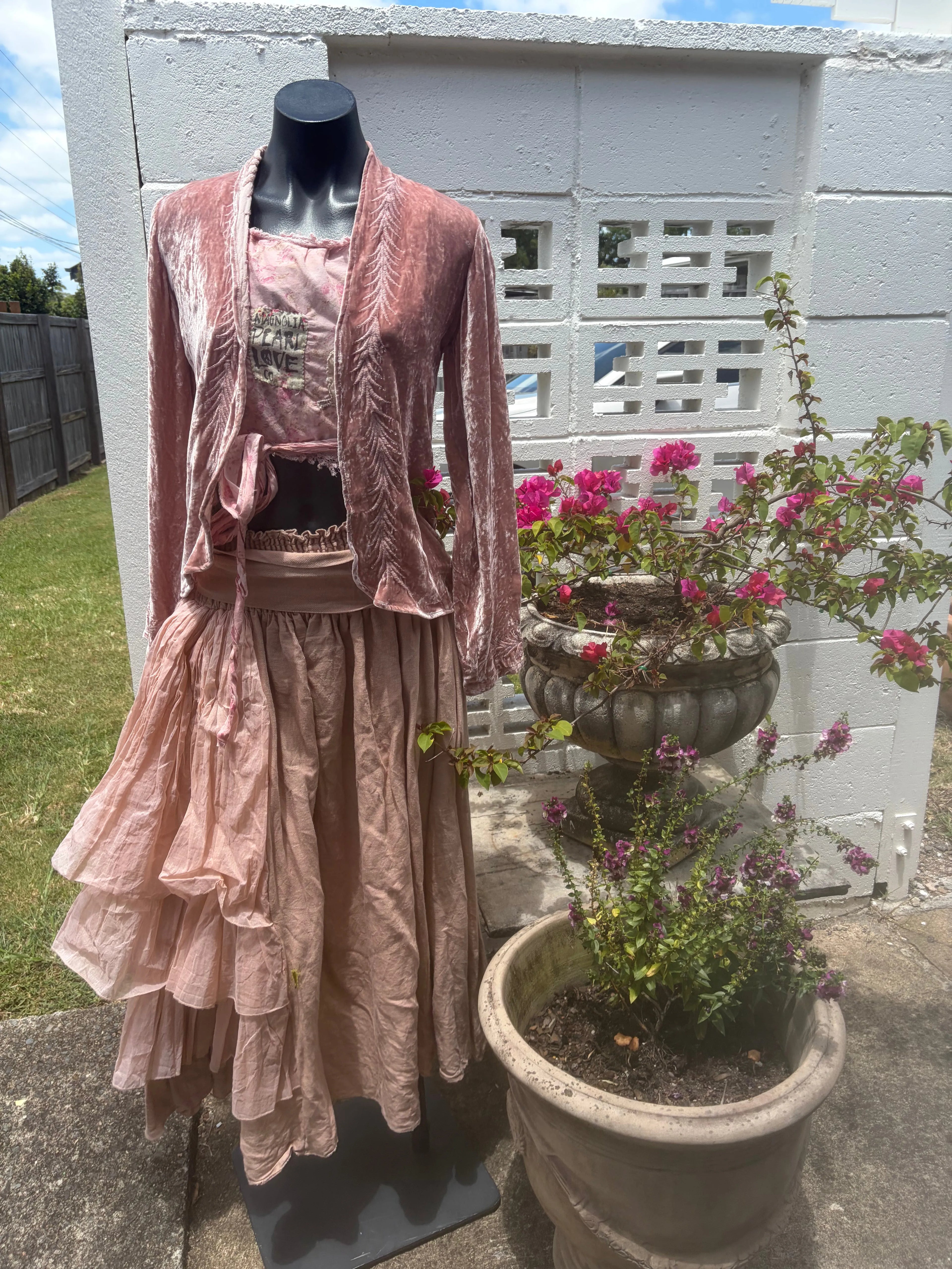 person wearing Skirt Framboise linen Les Ours rose - Stay Wild Collective  Skirt