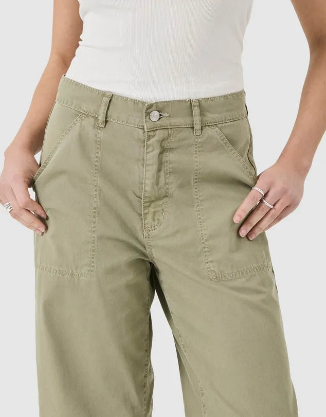 Gigi barrel jeans olive rollas jeans - Stay Wild Collective  