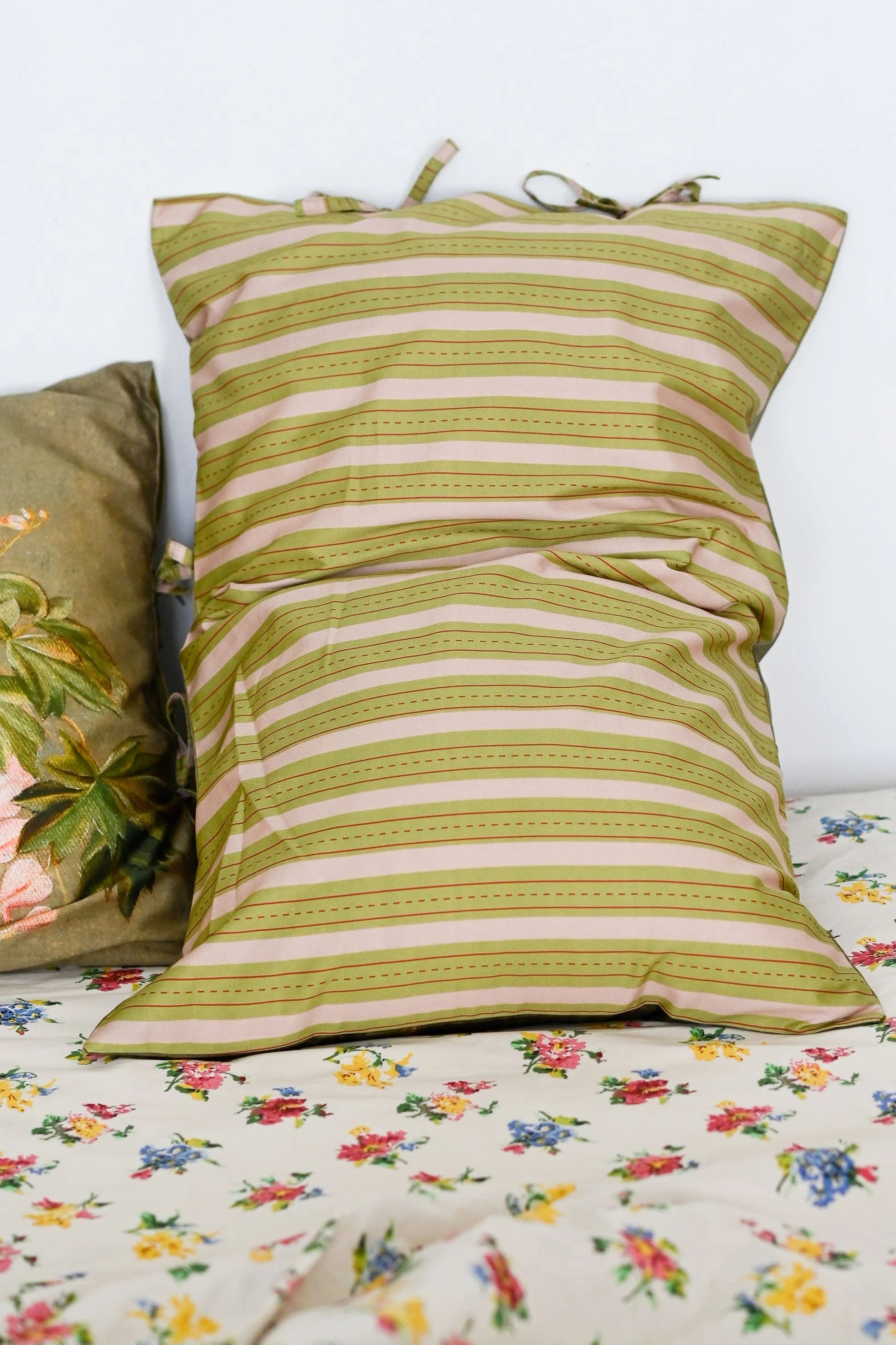 Lazybones tiger lilies pillowcase set