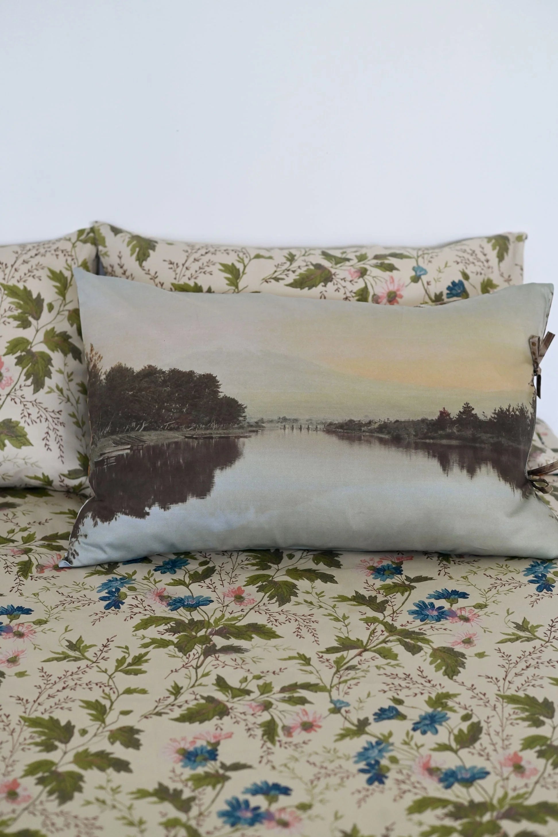 Lazybones View of Mt Fuji pillowcase set
