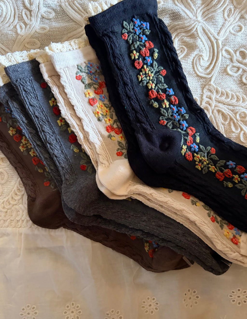 Lace trim strawberry embroider cotton blend crew socks