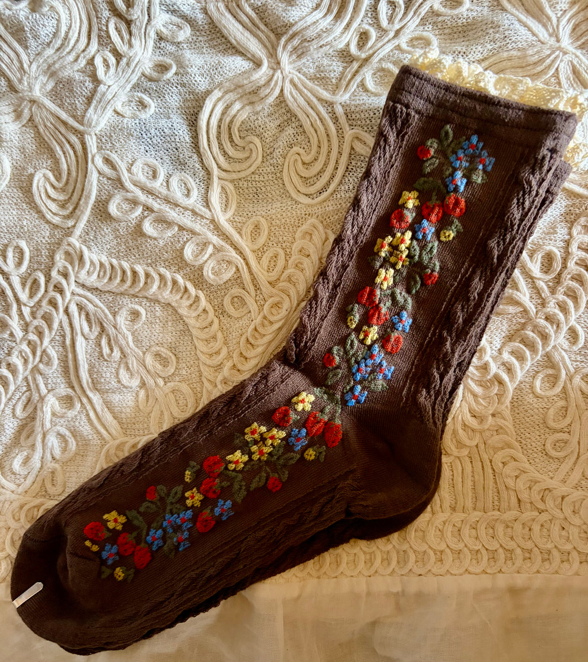 Lace trim strawberry embroider cotton blend crew socks