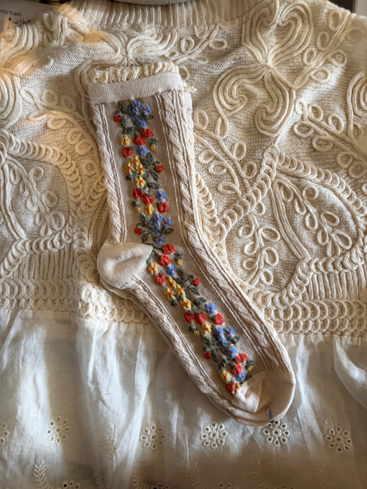 Lace trim strawberry embroider cotton blend crew socks