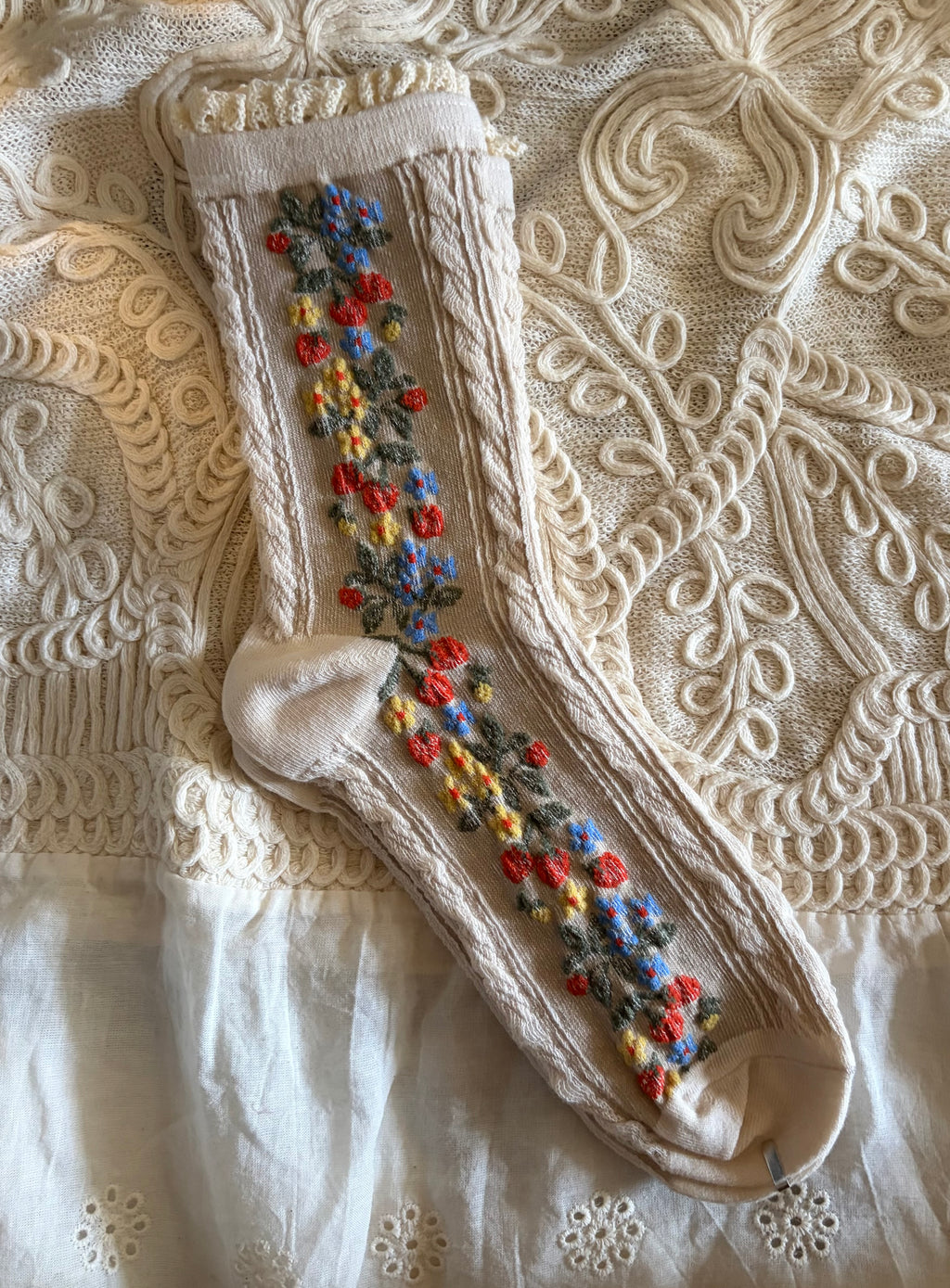 Lace trim strawberry embroider cotton blend crew socks