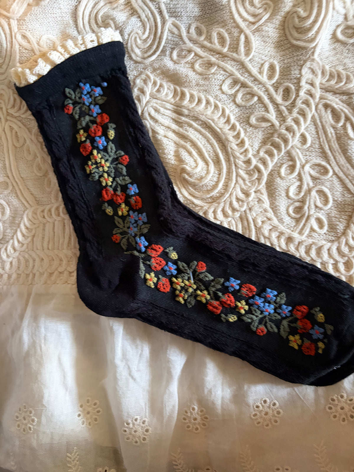 Lace trim strawberry embroider cotton blend crew socks