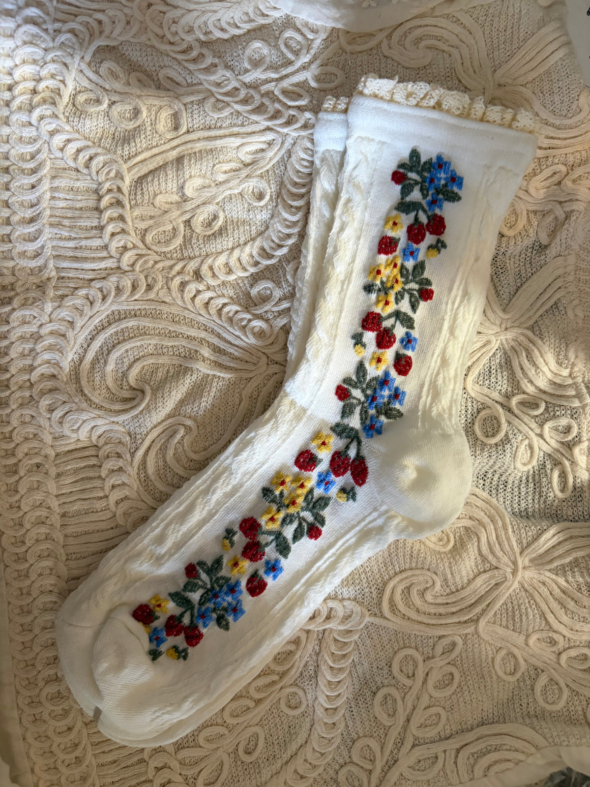 Lace trim strawberry embroider cotton blend crew socks