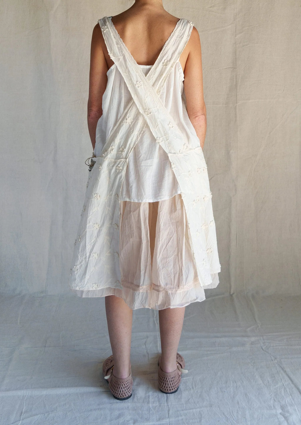 Pre order Les ours TABLIER -BRODERIE FLEURS - Stay Wild Collective  apron