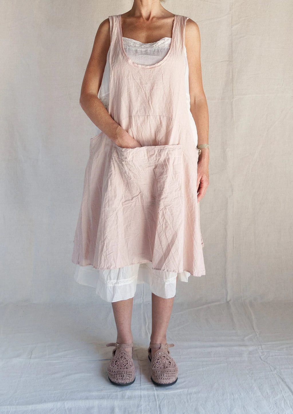 Pre order Les ours TABLIER -LIN RAYÉ ROSE - Stay Wild Collective  